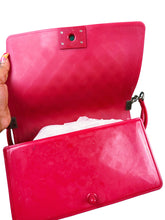 Load image into Gallery viewer, Faux Shanel quilted chain handbag
