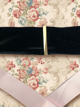 Load image into Gallery viewer, Velvet Choker Personalised ‘I’
