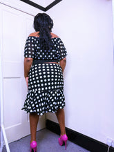 Load image into Gallery viewer, Early 2000s monochrome polkadots midi skirt ￼

