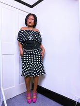 Load image into Gallery viewer, Early 2000s monochrome polkadots midi skirt ￼
